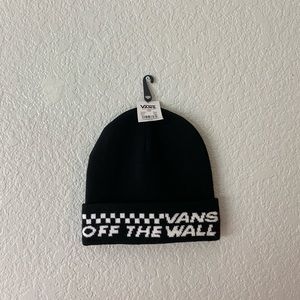 Black “vans off the wall” knitted beanie